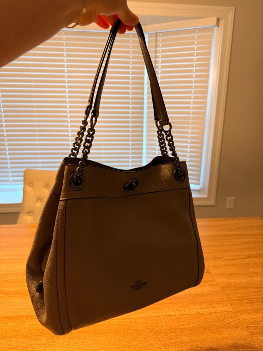 Coach turn lock Edie